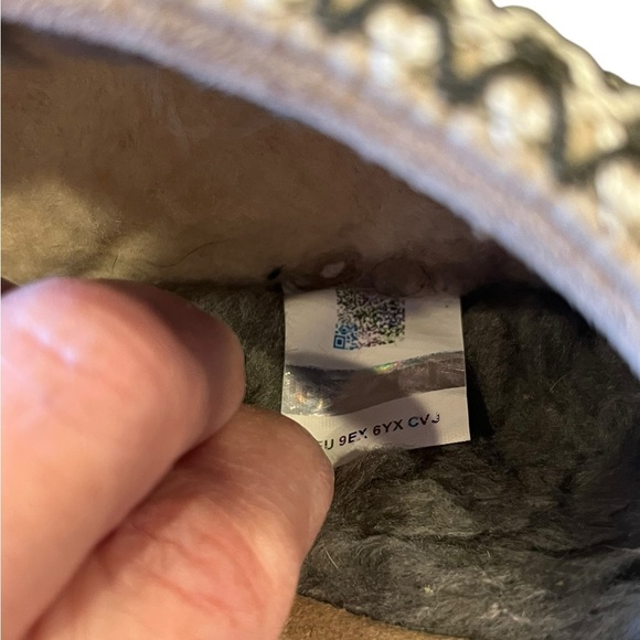 UGGS Forest Night Tasman II Embroidered Slides - Picture 9 of 11